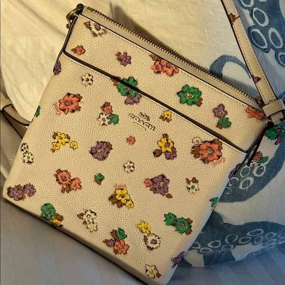 Coach Kitt Floral Crossbody leather Bag - Cream - Picture 3 of 6